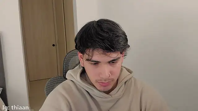 Snapshot of thiaann chatting on 4, 12, 2025 thiaann online show from 4, 12, 2025