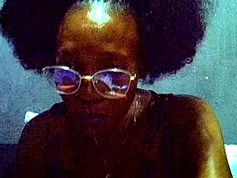 Snapshot of PreettyTee chatting on 12, 4, 2026 PreettyTee online show from 12, 4, 2026