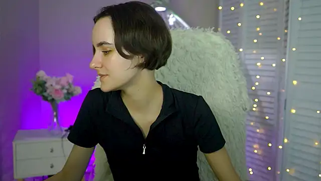 KateWillows online show from 2, 12, 2025