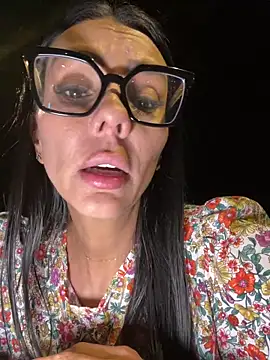 SofhiaTaylor online show from 3, 2, 2026