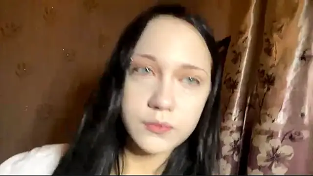 Snapshot of ZeeHope chatting on 4, 12, 2025 ZeeHope online show from 4, 12, 2025