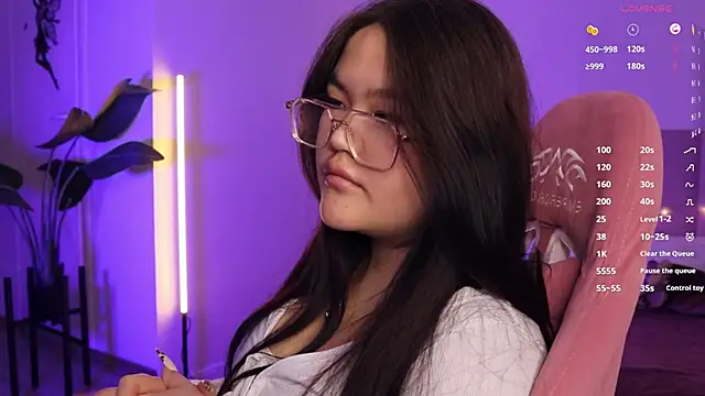 Snapshot of VeneraMai chatting on 2, 12, 2025 VeneraMai online show from 2, 12, 2025