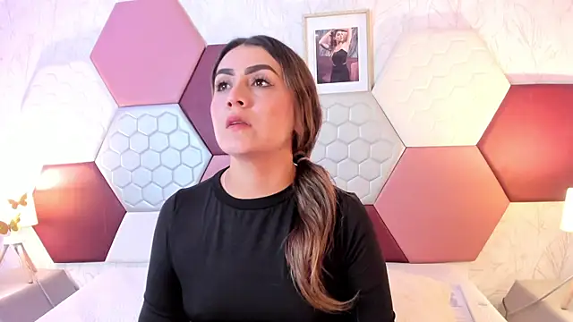 Snapshot of AriaRous chatting on 16, 4, 2026 AriaRous online show from 16, 4, 2026