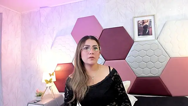 Snapshot of AriaRous chatting on 23, 4, 2026 AriaRous online show from 23, 4, 2026