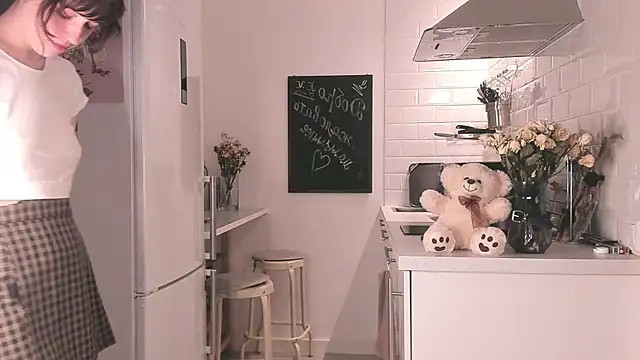 Snapshot of MePretty chatting on 11, 12, 2024 MePretty online show from 11, 12, 2024