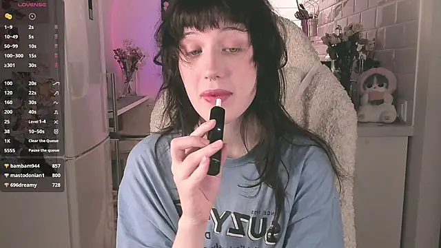 Snapshot of MePretty chatting on 19, 3, 2025 MePretty online show from 19, 3, 2025