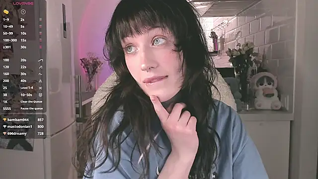 Snapshot of MePretty chatting on 21, 3, 2025 MePretty online show from 21, 3, 2025