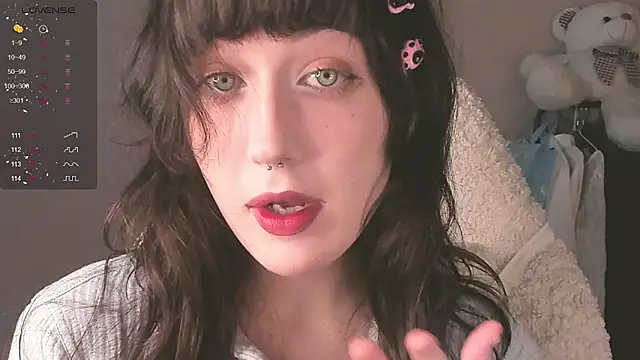 Snapshot of MePretty chatting on 27, 11, 2025 MePretty online show from 27, 11, 2025