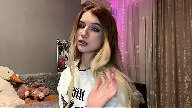 Snapshot of VikkiWittel chatting on 29, 11, 2025 VikkiWittel online show from 29, 11, 2025