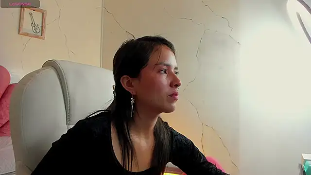 Snapshot of Cherrybombs_ chatting on 4, 2, 2026 Cherrybombs online show from 4, 2, 2026