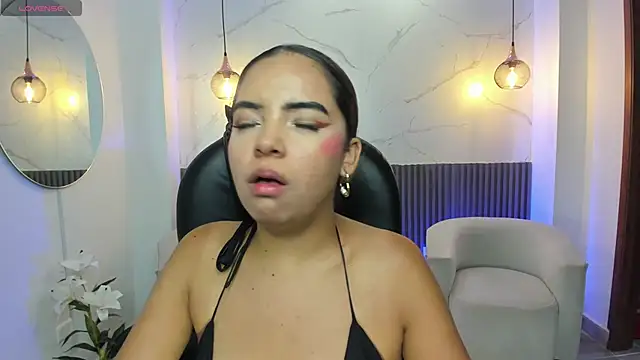 Snapshot of alana_martiins chatting on 30, 4, 2026 alana martiins online show from 30, 4, 2026
