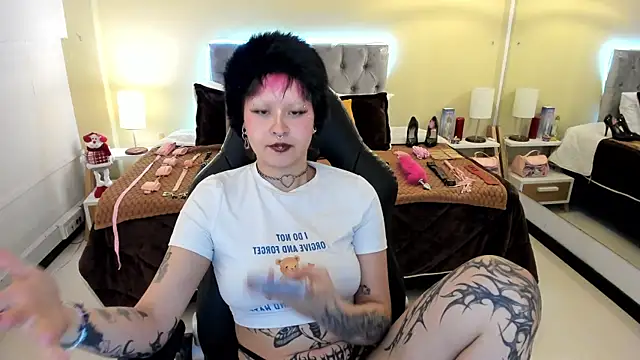 Saskia Vellour online show from 29, 11, 2025