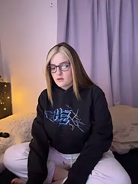 kira velour online show from 6, 1, 2026