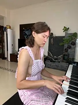 A-ZJunn online show from 4, 6, 2026