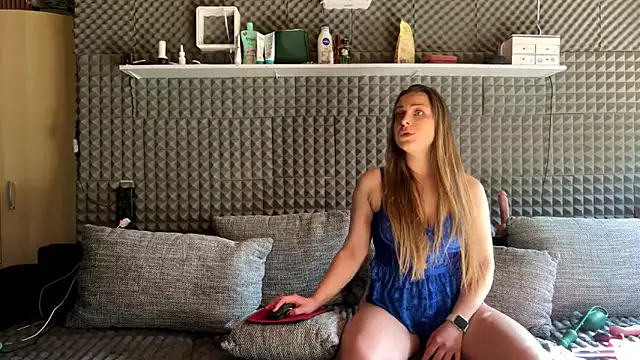 Dee Lorrie online show from 5, 3, 2026