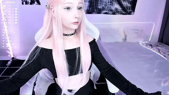 Snapshot of lyric4 chatting on 17, 12, 2025 lyric4 online show from 17, 12, 2025