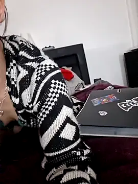 Snapshot of RedTeufelGirl chatting on 4, 2, 2026 RedTeufelGirl online show from 4, 2, 2026