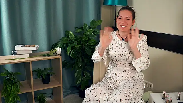 Snapshot of KourtneyFust chatting on 2, 12, 2025 KourtneyFust online show from 2, 12, 2025