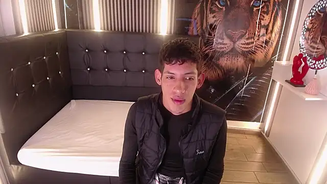 AleJines   online show from 2, 12, 2025