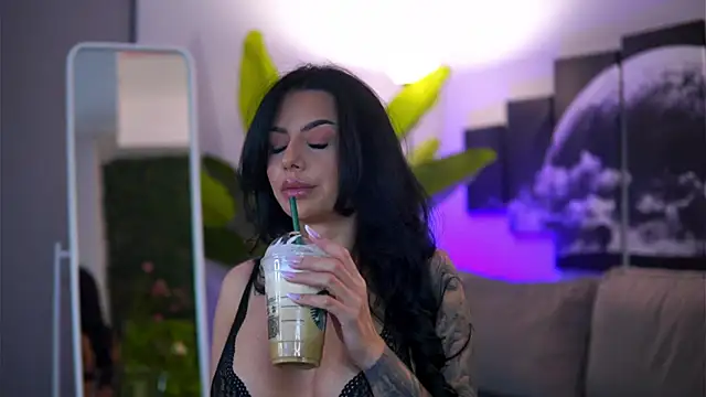 Snapshot of Ivy_Trix chatting on 4, 2, 2026 Ivy Trix online show from 4, 2, 2026