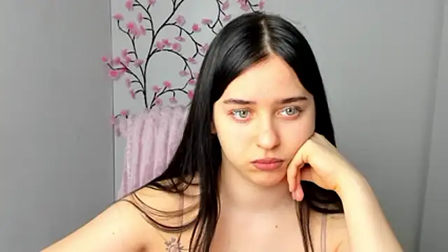 Lilu May online show from 13, 4, 2026