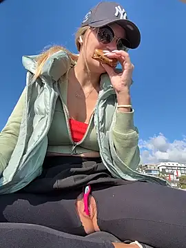 Betsy online show from 7, 4, 2026