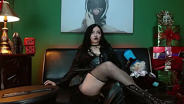 Snapshot of LunaTikka chatting on 19, 12, 2025 LunaTikka online show from 19, 12, 2025