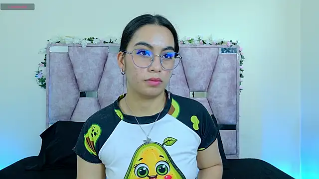 Snapshot of iris_and_damian chatting on 5, 12, 2025 iris and damian online show from 5, 12, 2025