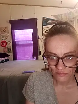 snowbird1117 online show from 12, 4, 2026