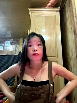 Snapshot of Heni-a chatting on 3, 12, 2025 Heni-a online show from 3, 12, 2025