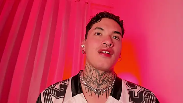 Snapshot of AlecBanne chatting on 13, 12, 2025 AlecBanne online show from 13, 12, 2025