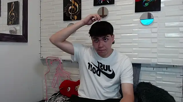 Snapshot of Dylan_fooxx chatting on 16, 12, 2025 Dylan fooxx online show from 16, 12, 2025