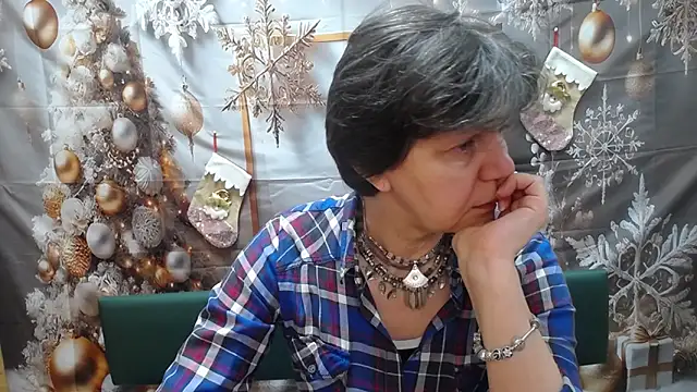 Snapshot of LunaDobra chatting on 17, 12, 2025 LunaDobra online show from 17, 12, 2025