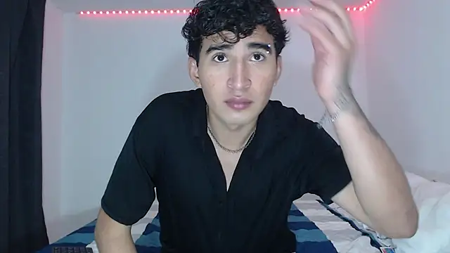 Snapshot of Dave_hot1 chatting on 17, 12, 2025 Dave hot1 online show from 17, 12, 2025