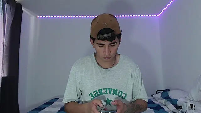 Snapshot of Dave_hot1 chatting on 17, 12, 2025 Dave hot1 online show from 17, 12, 2025