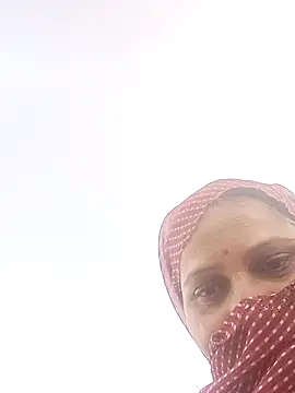 Snapshot of Miss_Varma chatting on 18, 12, 2025 Miss Varma online show from 18, 12, 2025