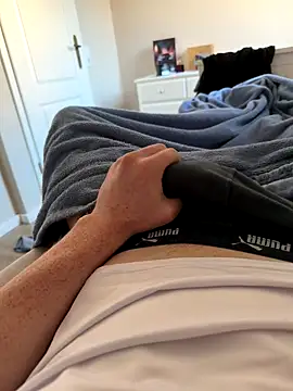 Snapshot of angei094 chatting on 15, 12, 2025 angei094 online show from 15, 12, 2025