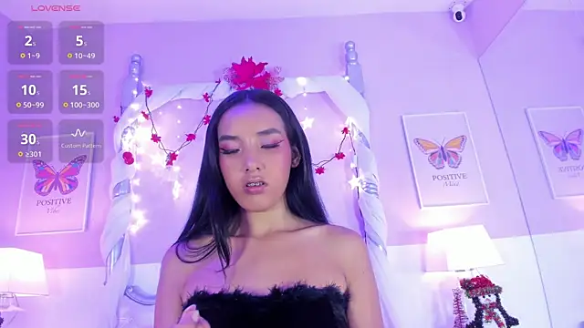 Snapshot of GabbyGrifin chatting on 17, 12, 2025 GabbyGrifin online show from 17, 12, 2025