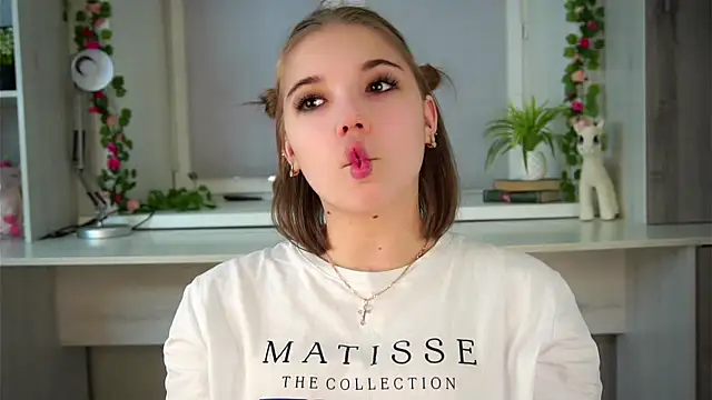 Snapshot of SolBurri chatting on 21, 12, 2025 SolBurri online show from 21, 12, 2025