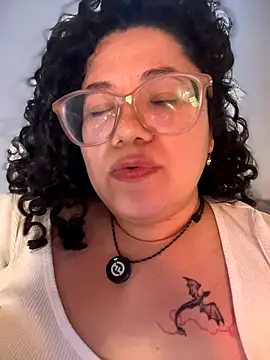 Snapshot of VanesssaMilf_ chatting on 5, 2, 2026 VanesssaMilf online show from 5, 2, 2026