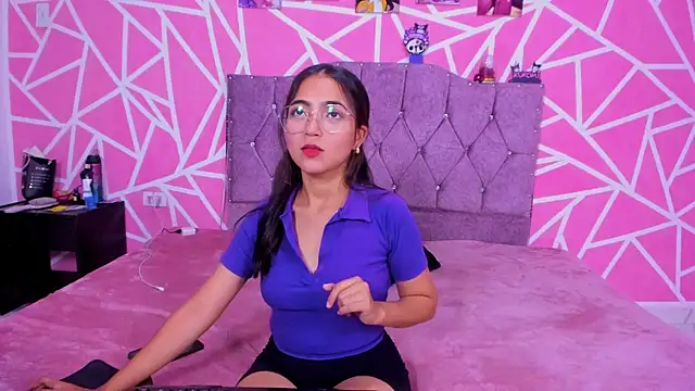 Snapshot of Natalia_star25_ chatting on 17, 12, 2025 Natalia star25 online show from 17, 12, 2025