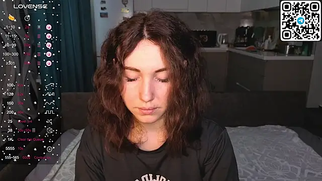 Snapshot of Alena_MellS chatting on 15, 12, 2025 Alena MellS online show from 15, 12, 2025