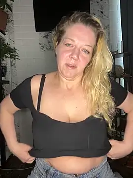 Snapshot of JenniferCarmen chatting on 24, 5, 2026 JenniferCarmen online show from 24, 5, 2026