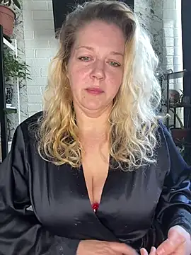 Snapshot of JenniferCarmen chatting on 5, 6, 2026 JenniferCarmen online show from 5, 6, 2026