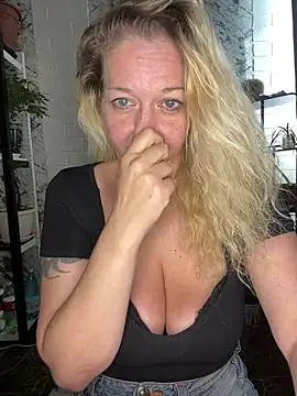 JenniferCarmen online show from 24, 7, 2026