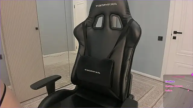 lovelymikky online show from 7, 4, 2026