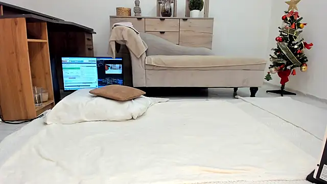 classy medea online show from 17, 12, 2025