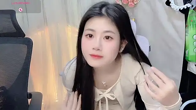 Snapshot of Yvonne-07 chatting on 16, 12, 2025 Yvonne-07 online show from 16, 12, 2025