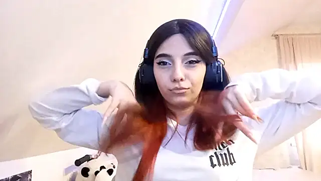 KizzieSchronce online show from 15, 12, 2025