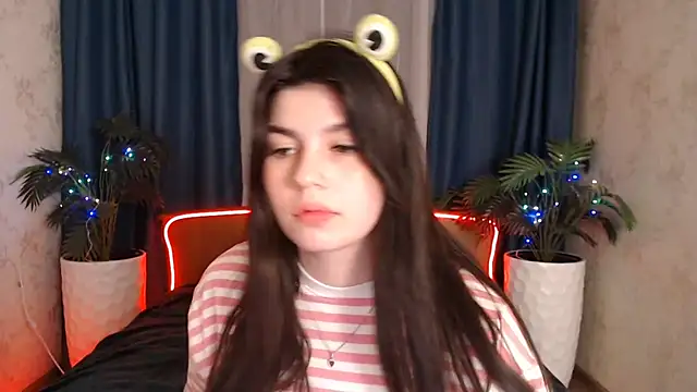 Snapshot of KisaModel chatting on 15, 12, 2025 KisaModel online show from 15, 12, 2025